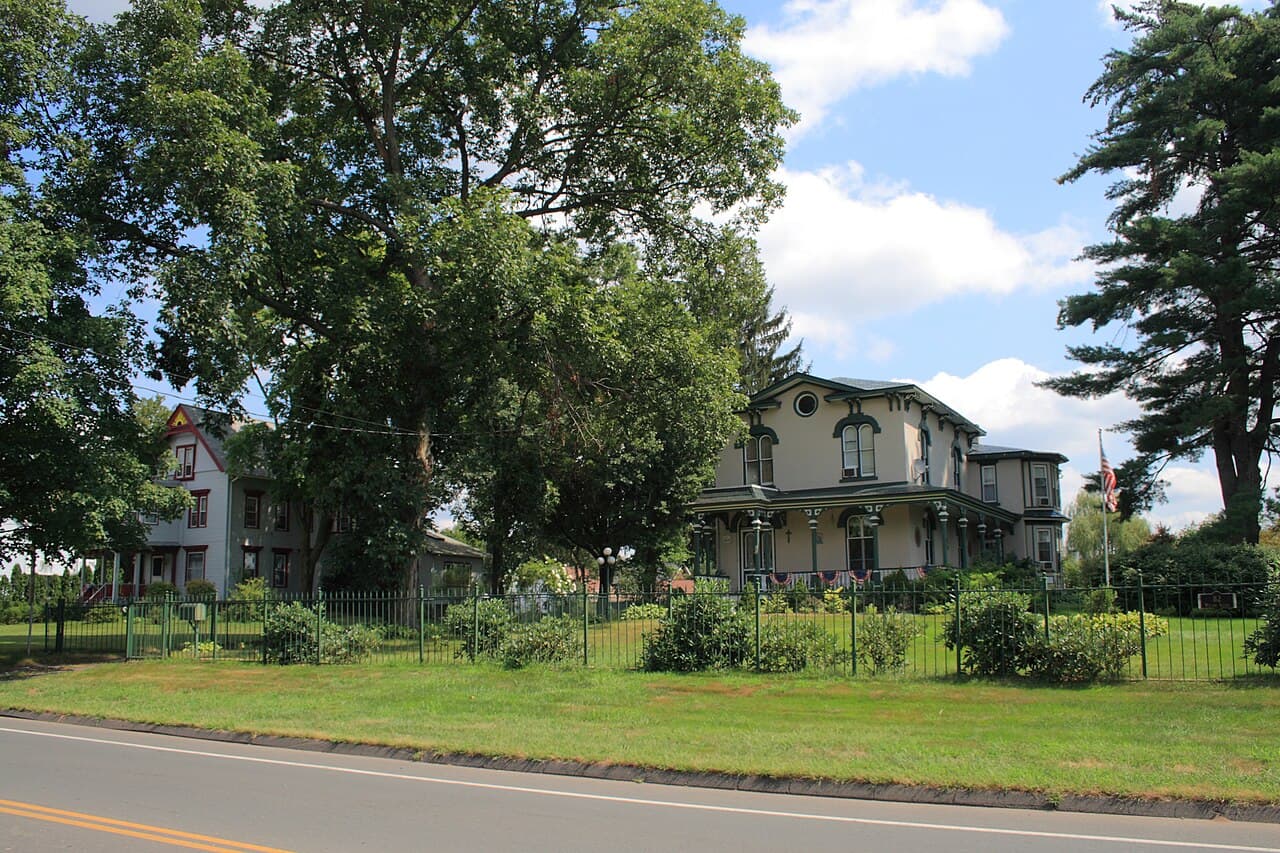 Newington Junction North Historic District